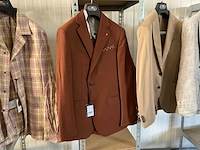 Diverse kostuums en kleding - afbeelding 6 van  9