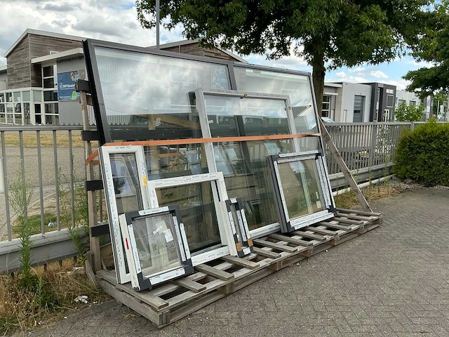 Diverse kozijnen met glas (7x) - afbeelding 7 van  12
