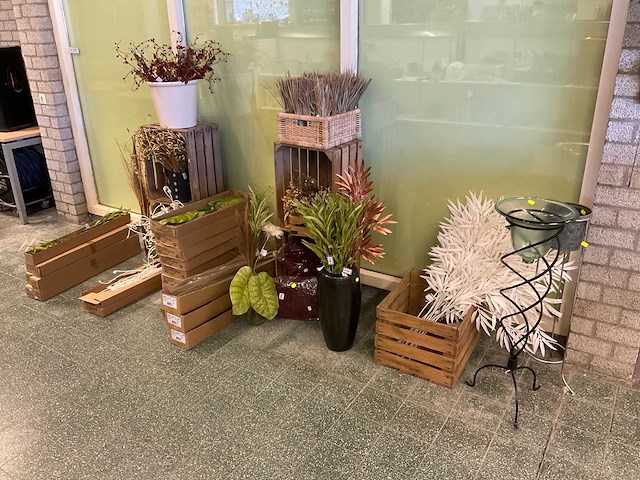 Diverse kunstplanten en decoratie - afbeelding 1 van  12