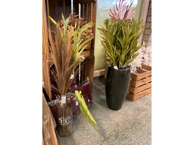 Diverse kunstplanten en decoratie - afbeelding 11 van  12