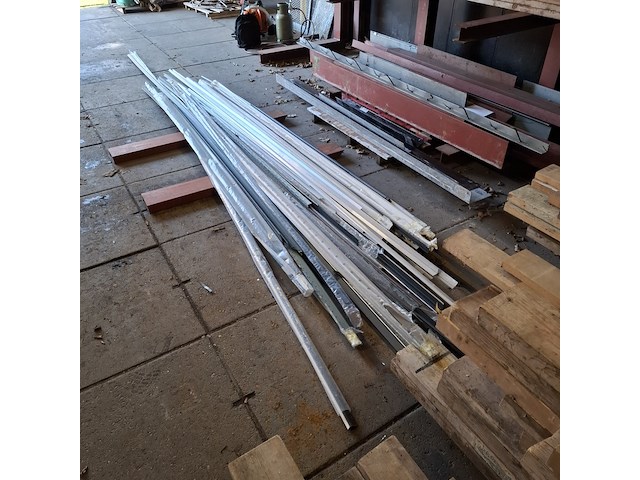 Diverse kunststof en aluminium profielen, keralit / protex - afbeelding 3 van  12