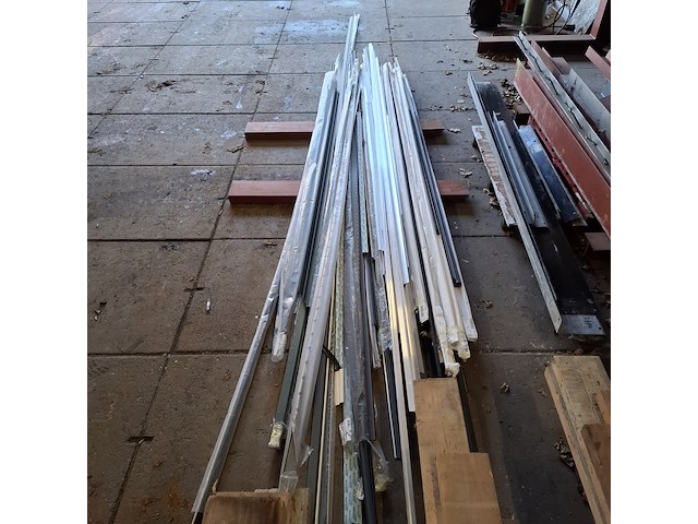 Diverse kunststof en aluminium profielen, keralit / protex - afbeelding 4 van  12