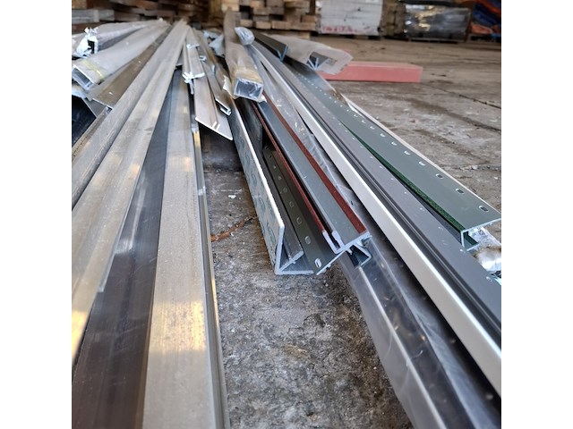 Diverse kunststof en aluminium profielen, keralit / protex - afbeelding 8 van  12