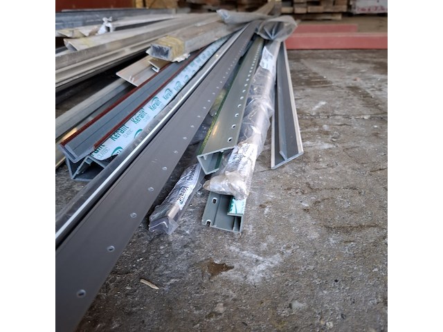 Diverse kunststof en aluminium profielen, keralit / protex - afbeelding 10 van  12