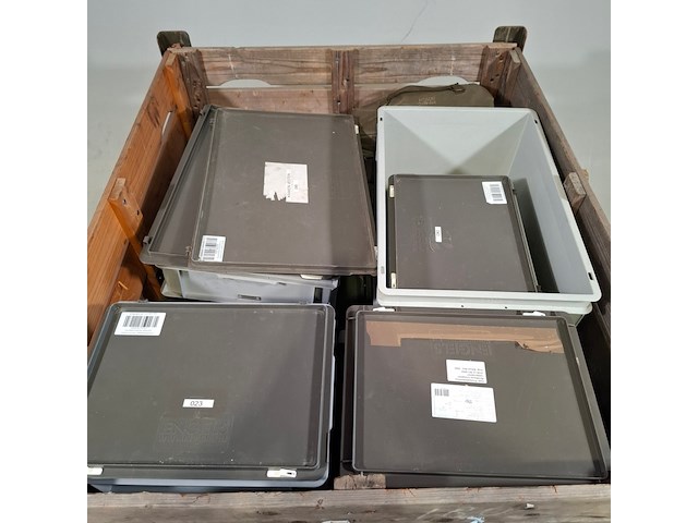 Diverse kunststof kisten en koffers - afbeelding 2 van  7