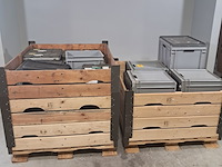 Diverse kunststof koffers en bakken