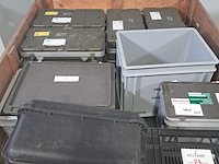Diverse kunststof koffers en bakken - afbeelding 2 van  8