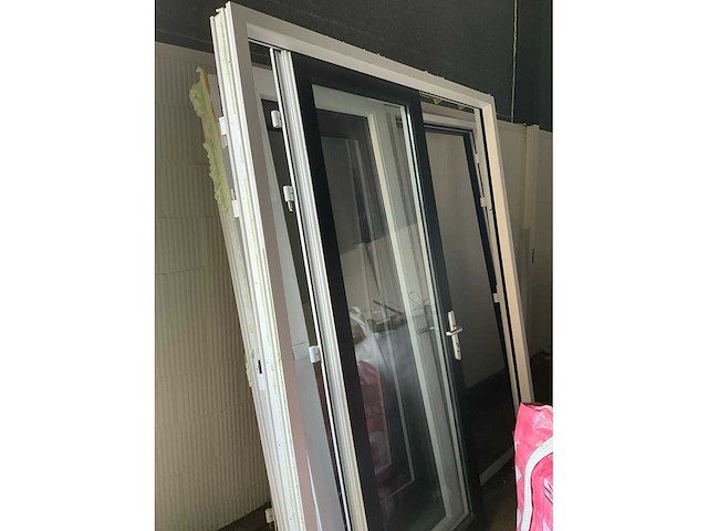 Diverse kunststof kozijnen en deuren - afbeelding 4 van  6