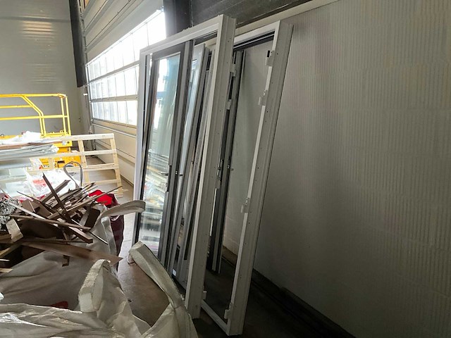 Diverse kunststof kozijnen en deuren - afbeelding 5 van  6