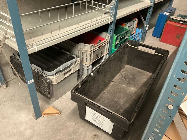 Diverse kunststof kratten (9x) - afbeelding 1 van  4