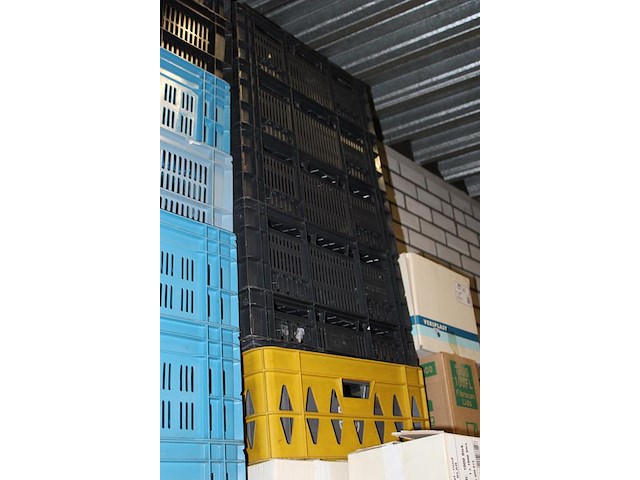 Diverse kunststof kratten met afmeting 60 x 40 cm. 10 stuks. - afbeelding 3 van  3