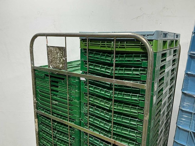 Diverse kunststof kratten - afbeelding 4 van  5