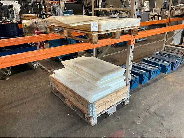 Diverse kunststof panelen - afbeelding 1 van  6