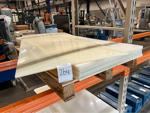 Diverse kunststof panelen - afbeelding 2 van  6