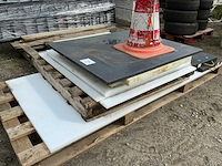 Diverse kunststof platen - afbeelding 1 van  5