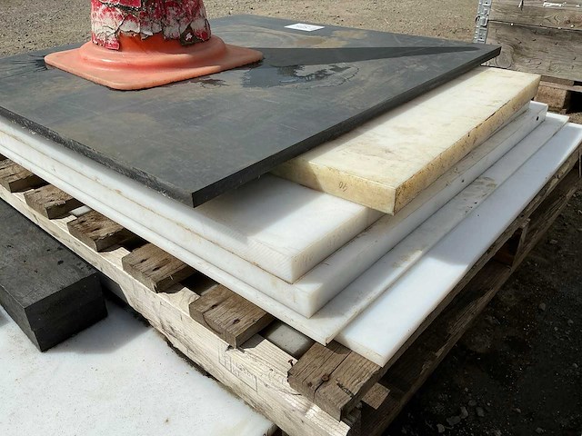 Diverse kunststof platen - afbeelding 4 van  5