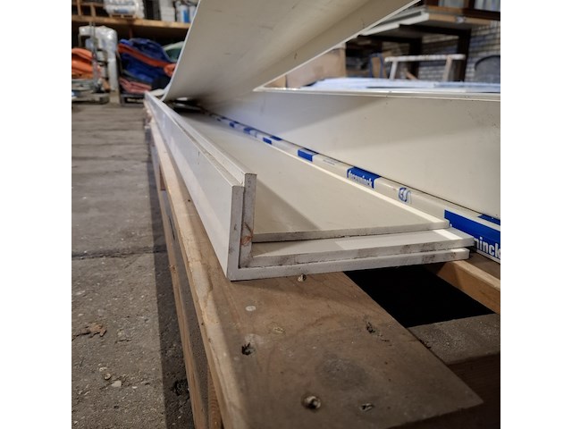 Diverse kunststof profielen en vensterbanken, o.a. unipanel - afbeelding 9 van  22