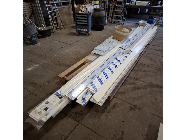 Diverse kunststof profielen en vensterbanken, o.a. unipanel - afbeelding 1 van  22