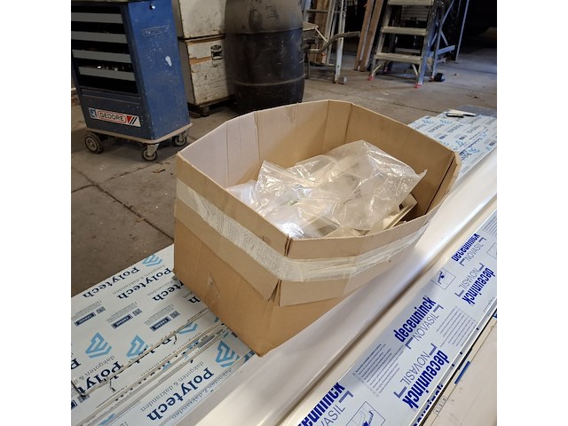 Diverse kunststof profielen en vensterbanken, o.a. unipanel - afbeelding 14 van  22