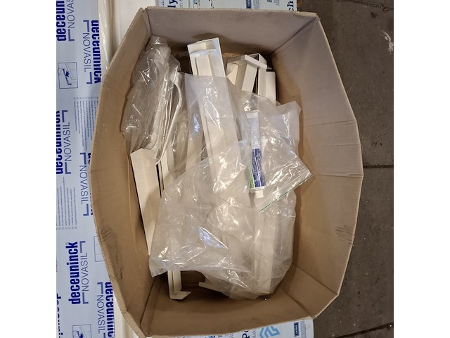 Diverse kunststof profielen en vensterbanken, o.a. unipanel - afbeelding 15 van  22