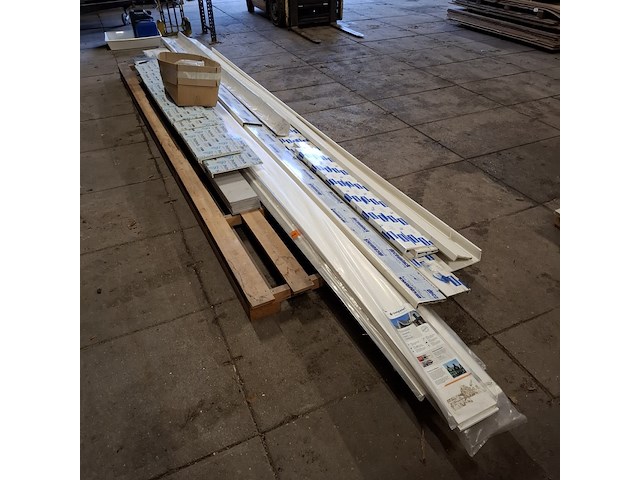 Diverse kunststof profielen en vensterbanken, o.a. unipanel - afbeelding 16 van  22