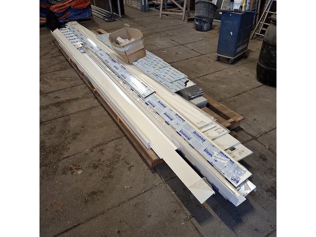 Diverse kunststof profielen en vensterbanken, o.a. unipanel - afbeelding 17 van  22