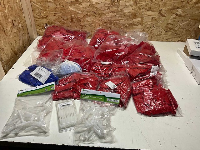 Diverse kunststof toebehoren - afbeelding 1 van  11