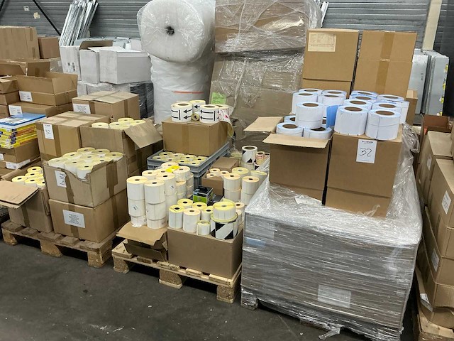 Diverse labels en etiketten - afbeelding 1 van  7