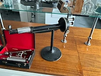 Diverse laboratorium apparatuur en glaswerk - afbeelding 16 van  19