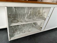 Diverse laboratorium apparatuur en glaswerk - afbeelding 2 van  19