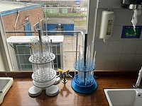 Diverse laboratorium apparatuur en glaswerk - afbeelding 4 van  19