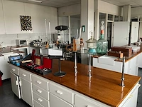 Diverse laboratorium apparatuur en glaswerk - afbeelding 13 van  19