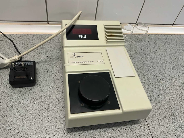 Diverse laboratorium apparatuur - afbeelding 4 van  6