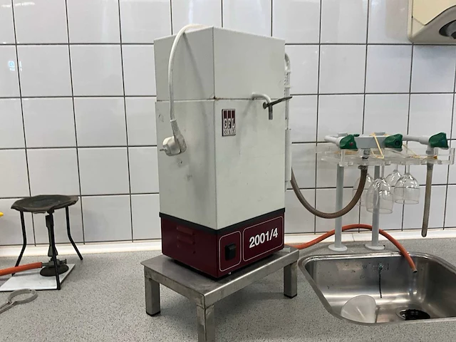 Diverse laboratorium apparatuur - afbeelding 6 van  6
