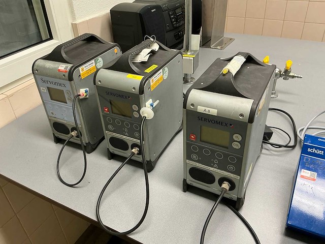 Diverse laboratoriumapparatuur - afbeelding 6 van  6