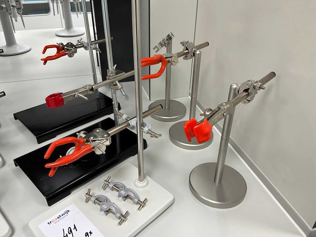 Diverse laboratoriumapparatuur - afbeelding 3 van  3
