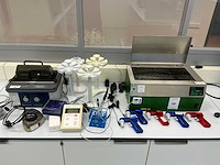 Diverse laboratoriumapparatuur - afbeelding 1 van  9