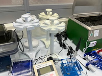 Diverse laboratoriumapparatuur - afbeelding 8 van  9