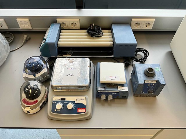 Diverse laboratoriumapparatuur - afbeelding 1 van  17
