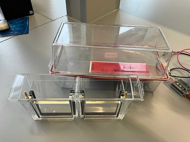 Diverse laboratoriumapparatuur - afbeelding 3 van  11