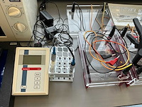 Diverse laboratoriumapparatuur - afbeelding 4 van  9