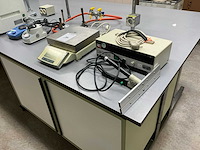 Diverse laboratoriumapparatuur - afbeelding 2 van  6