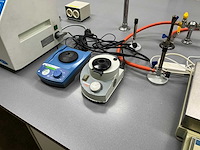 Diverse laboratoriumapparatuur - afbeelding 3 van  6