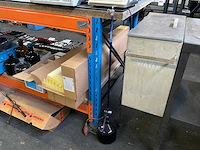 Diverse laboratoriumapparatuur - afbeelding 2 van  11