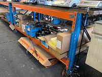 Diverse laboratoriumapparatuur - afbeelding 1 van  11