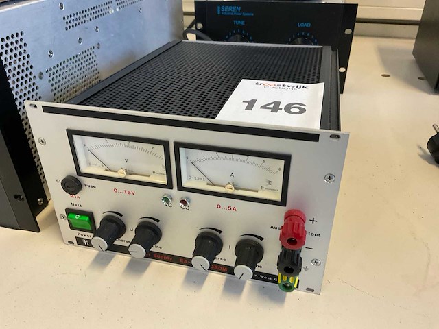 Diverse laboratoriumapparatuur - afbeelding 2 van  7