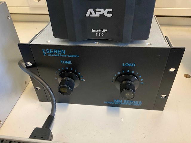 Diverse laboratoriumapparatuur - afbeelding 3 van  7