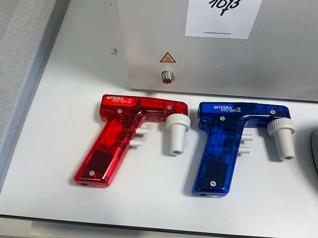 Diverse laboratoriumapparatuur - afbeelding 4 van  9