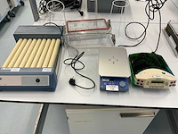 Diverse laboratoriumapparatuur - afbeelding 1 van  9