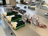 Diverse laboratoriumapparatuur - afbeelding 1 van  11